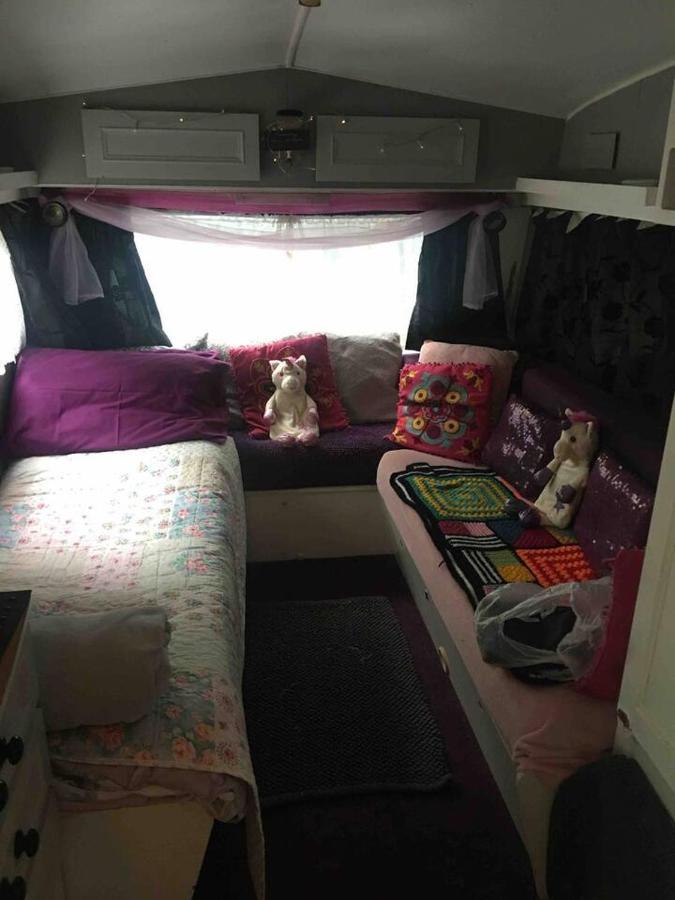 Little Vintage Caravan With Cosy Log Burner 坎特伯雷 外观 照片
